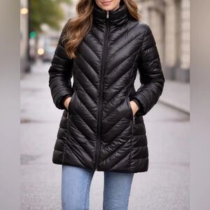 Lauren Ralph Lauren Ultra-Lightweight Down Hooded Puffer Coat in Black Size S